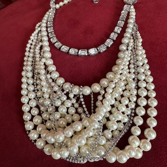 Vintage Carolee Lux crystal Pearl and Silver Necklace - Picture 3 of 7